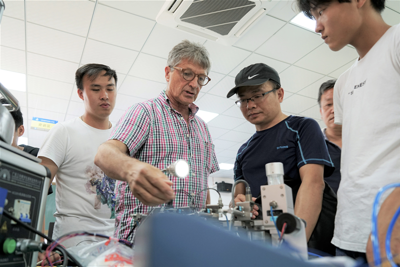 图4、教职工教研.jpg 图4、教职工教研.jpg